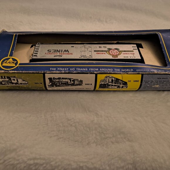 AHM HO Scale Vintage Freight Cars - Tank & Reefer with Boxes! - Picture 12 of 13